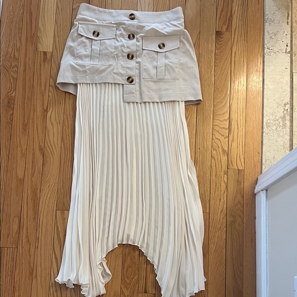 NWY Commense Asymmetrical White Pleated Skirt - Picture 4 of 8